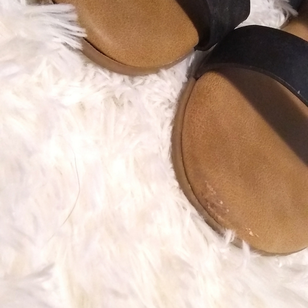 shoes - Picture 3 of 3